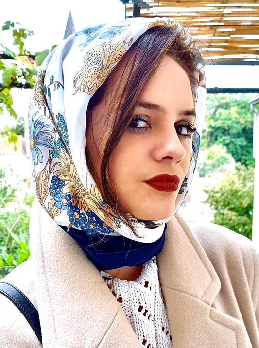 Grand foulard fleuri blanc et bleu