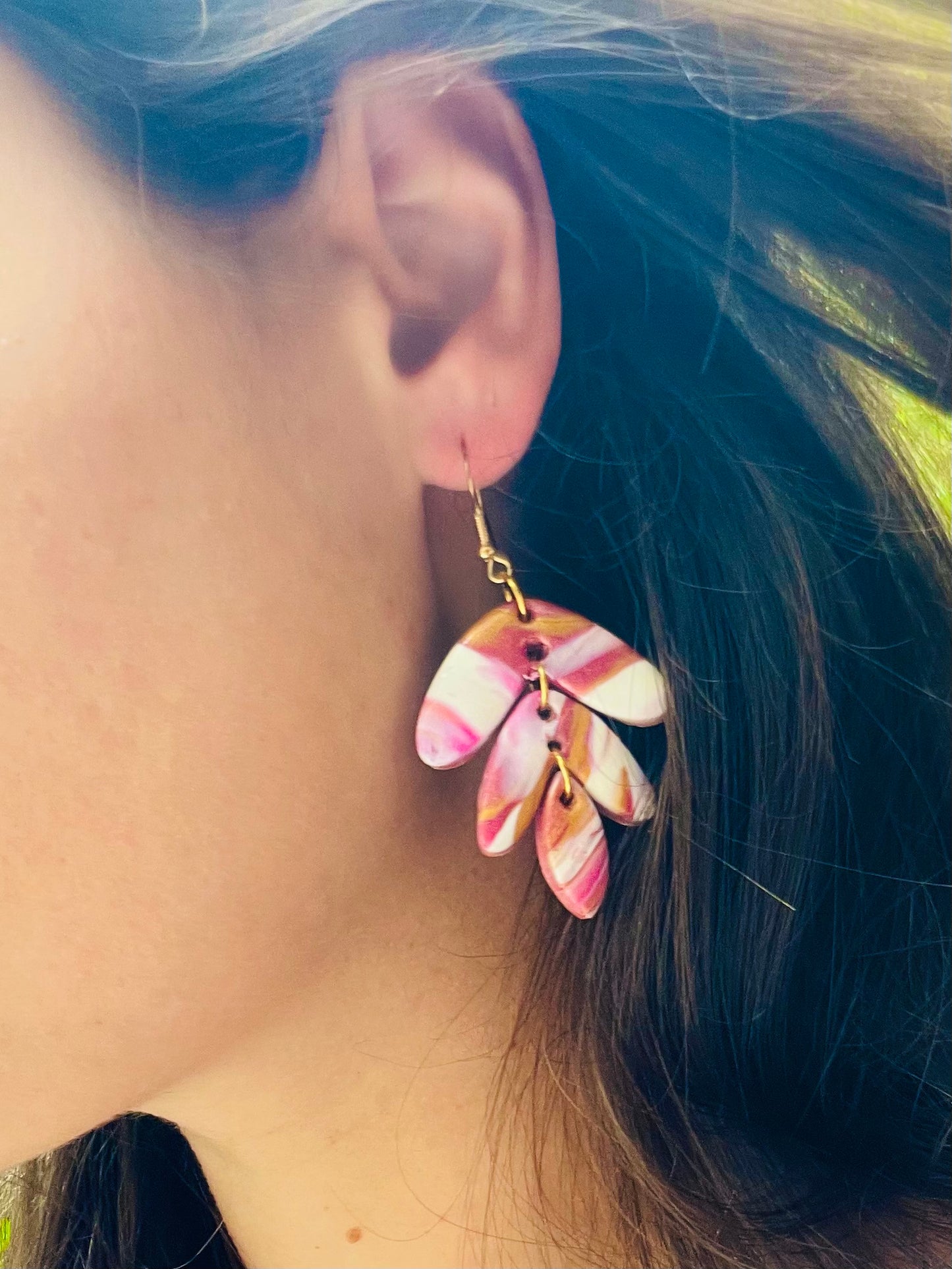 Boucles d'oreilles feuilles marbrées