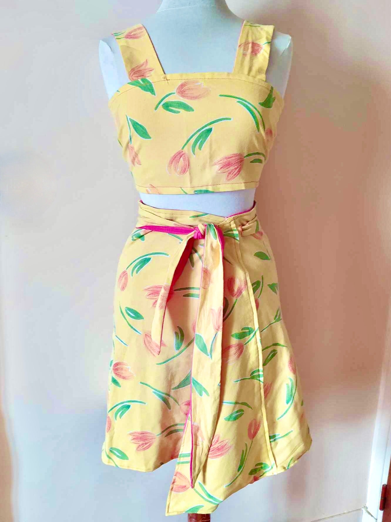 Jupe longue portefeuille faite main recto-verso jaune tulipe et rose foncé