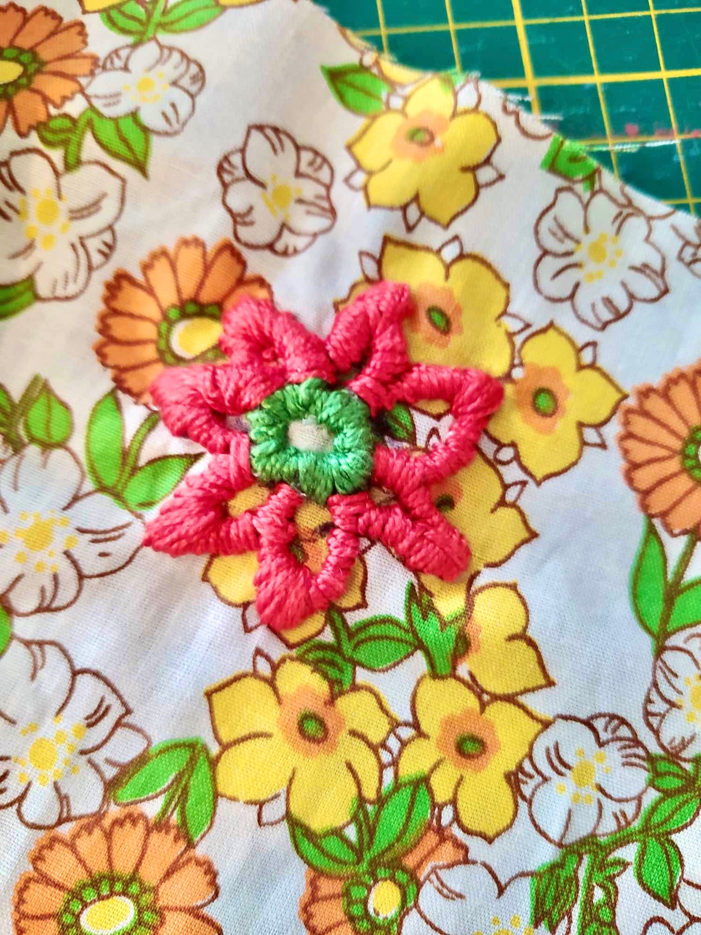 Top RECTO-VERSO fleurs oranges/vertes/jaunes