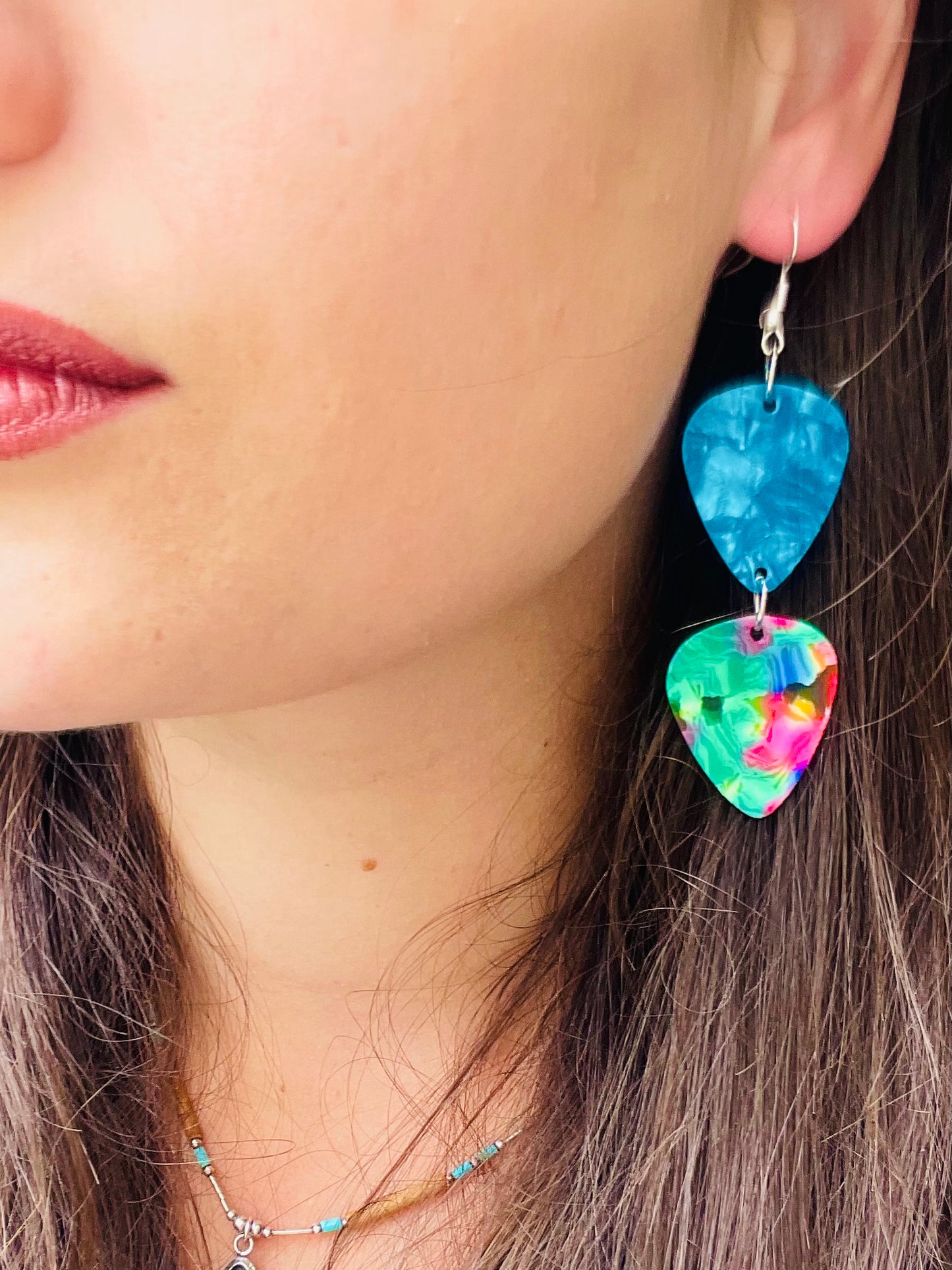 Boucles d’oreilles médiators bleu piscine et multicolore 🐬
