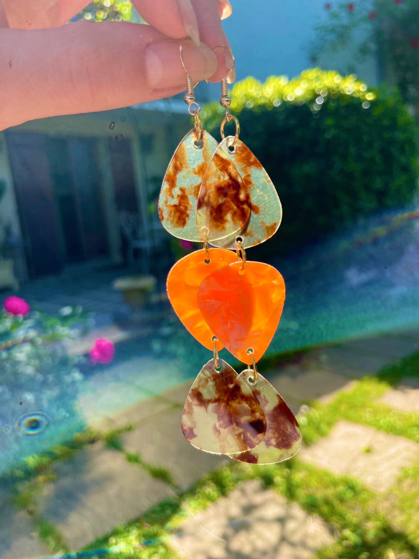 Boucles d’oreilles médiators orange irisé et marbré transparent 🐆