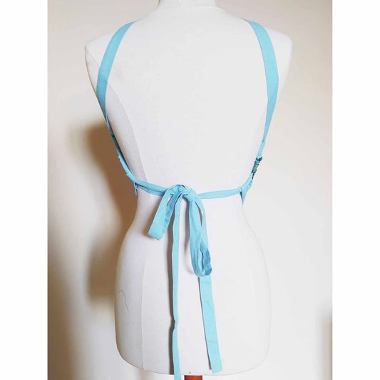 Top fait main bleu laçage dans le dos et broderie