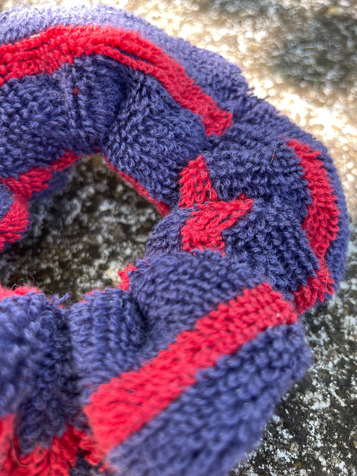 Chouchou rayé rouge et bleu