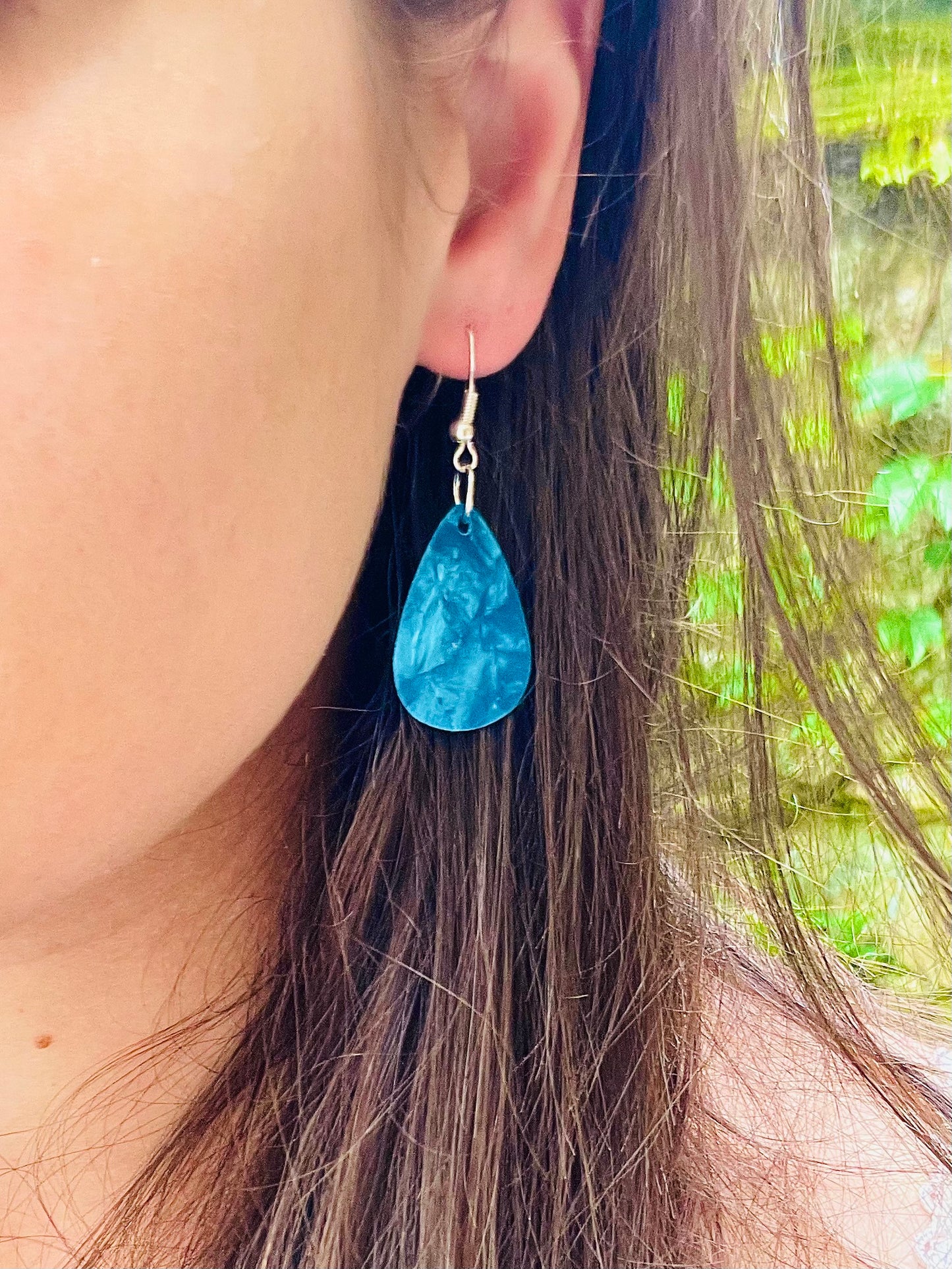 Boucles d’oreilles médiator bleu piscine irisé 🐟