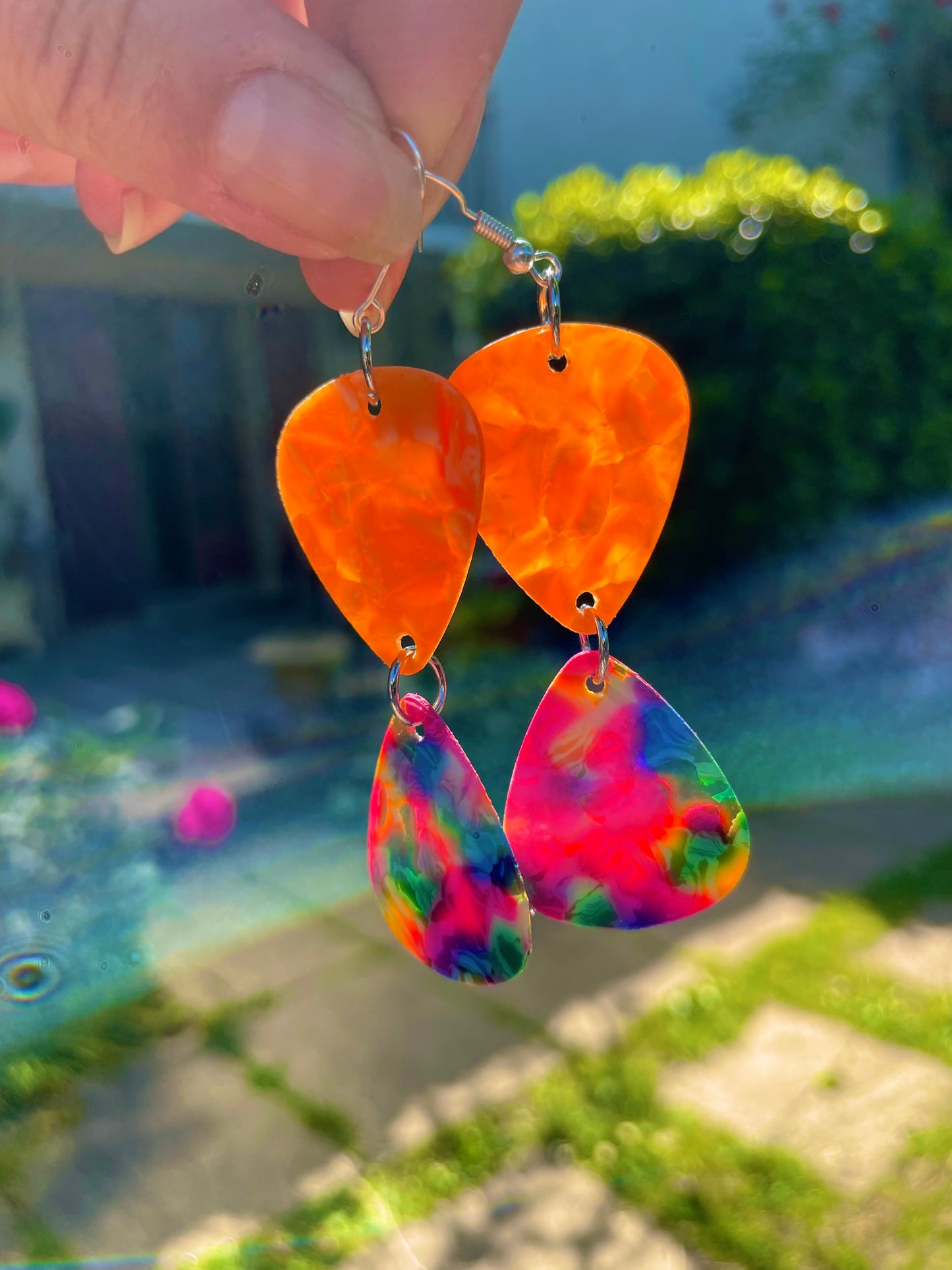 Boucles d’oreilles médiators orange irisé et marbré multicolore 🌈