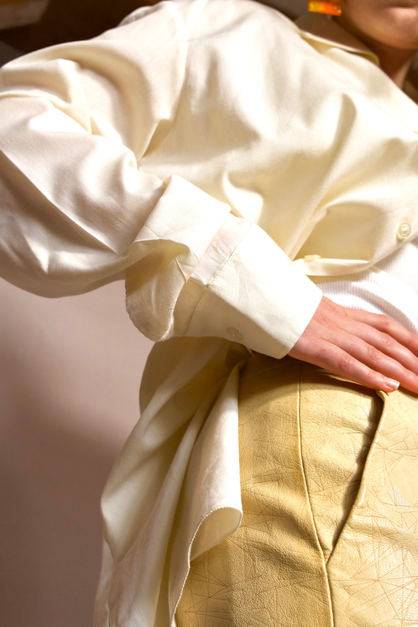 Chemise très large et fluide jaune très clair