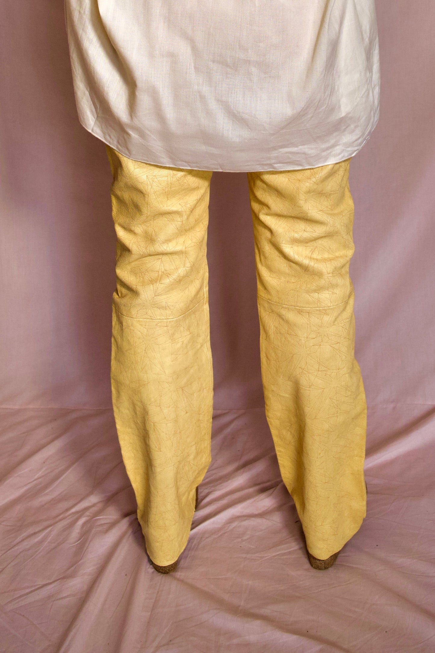 Chemise très large et fluide jaune très clair