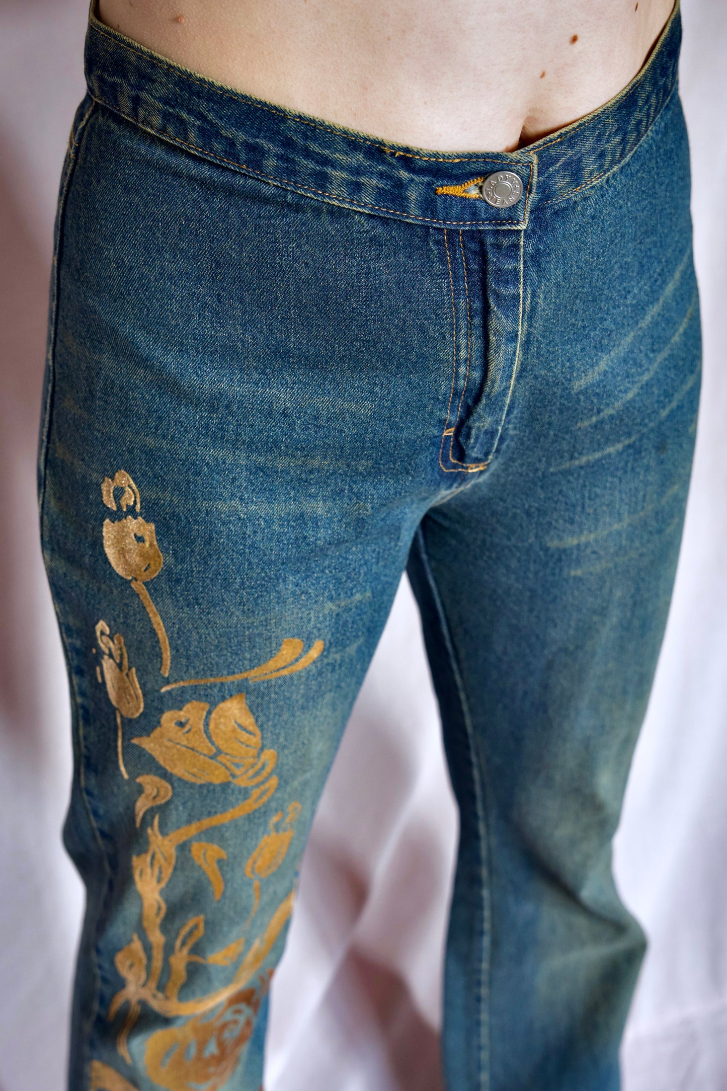 Jean pattes d'euh' fleurs velours