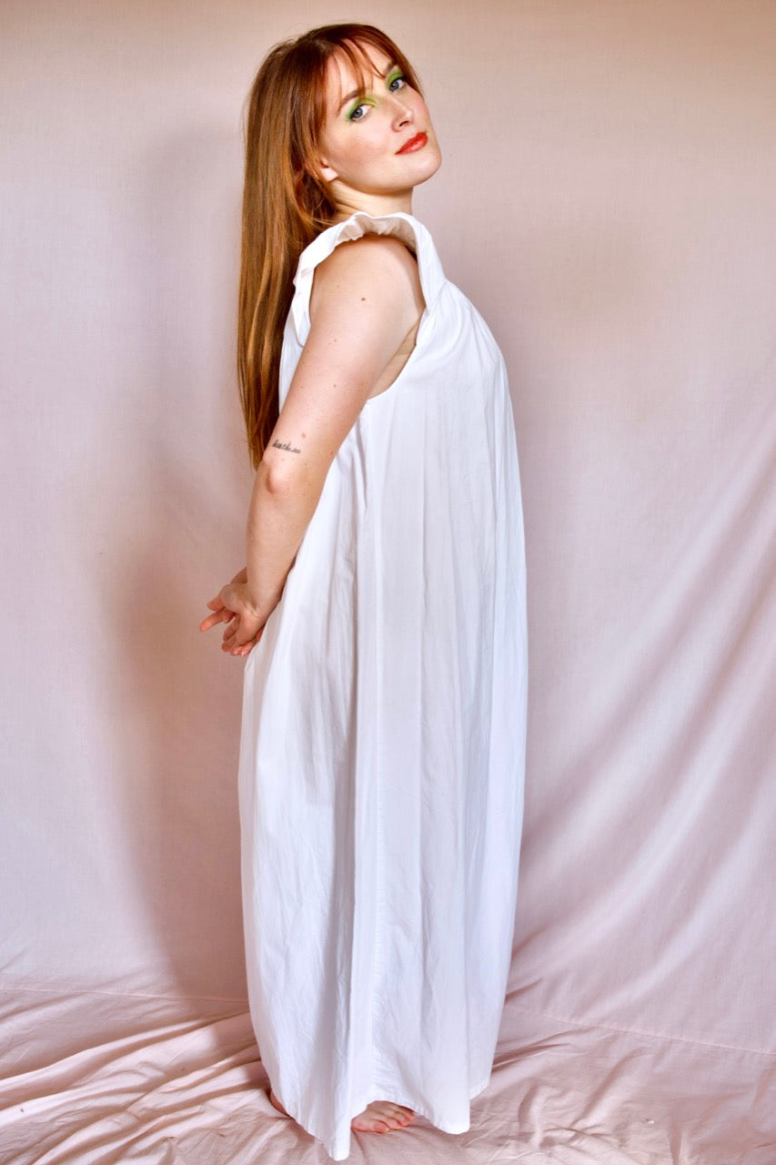Nuisette blanche broderie anglaise fleurs bleues