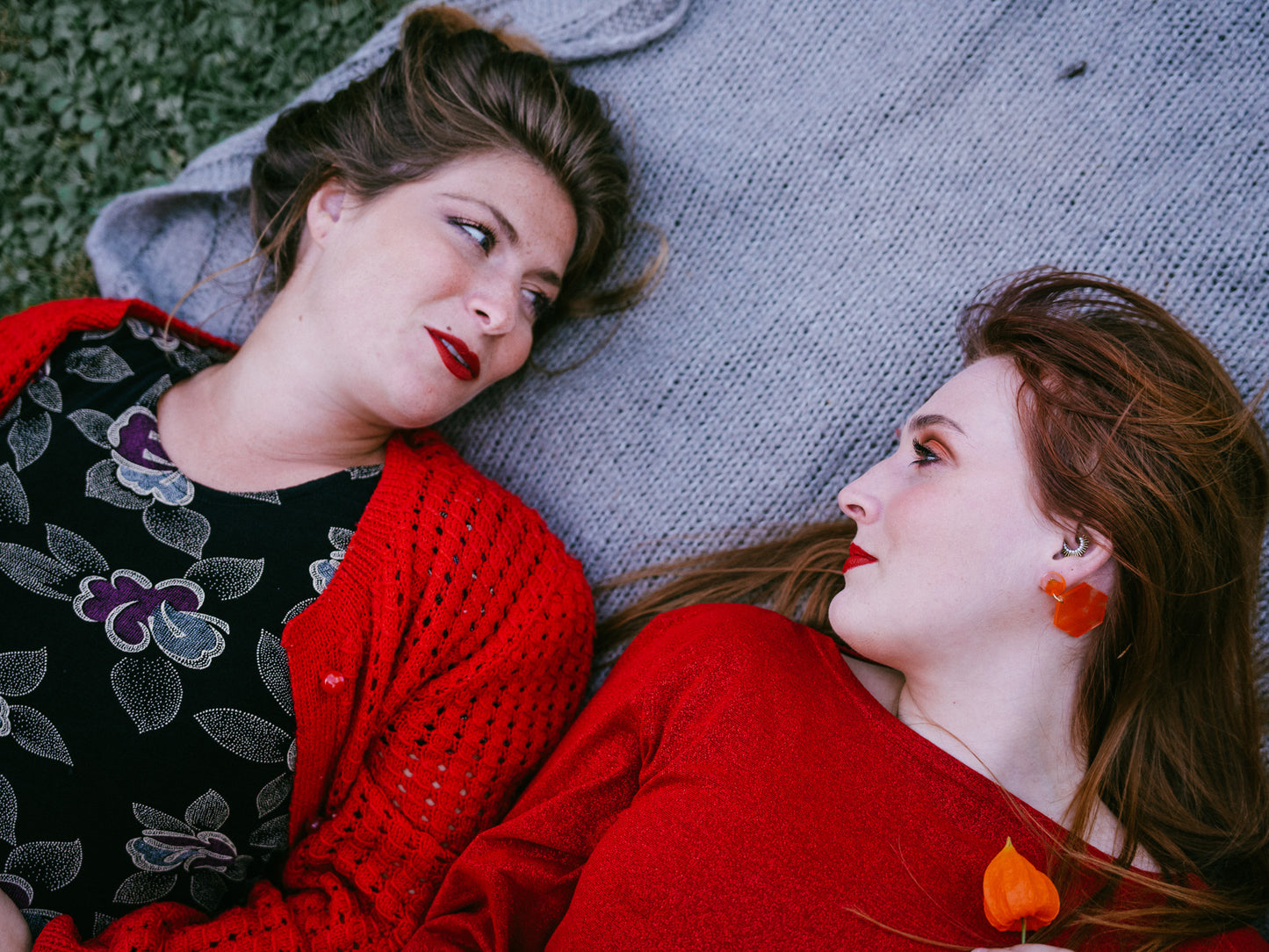 Pull rouge pailleté col bateau