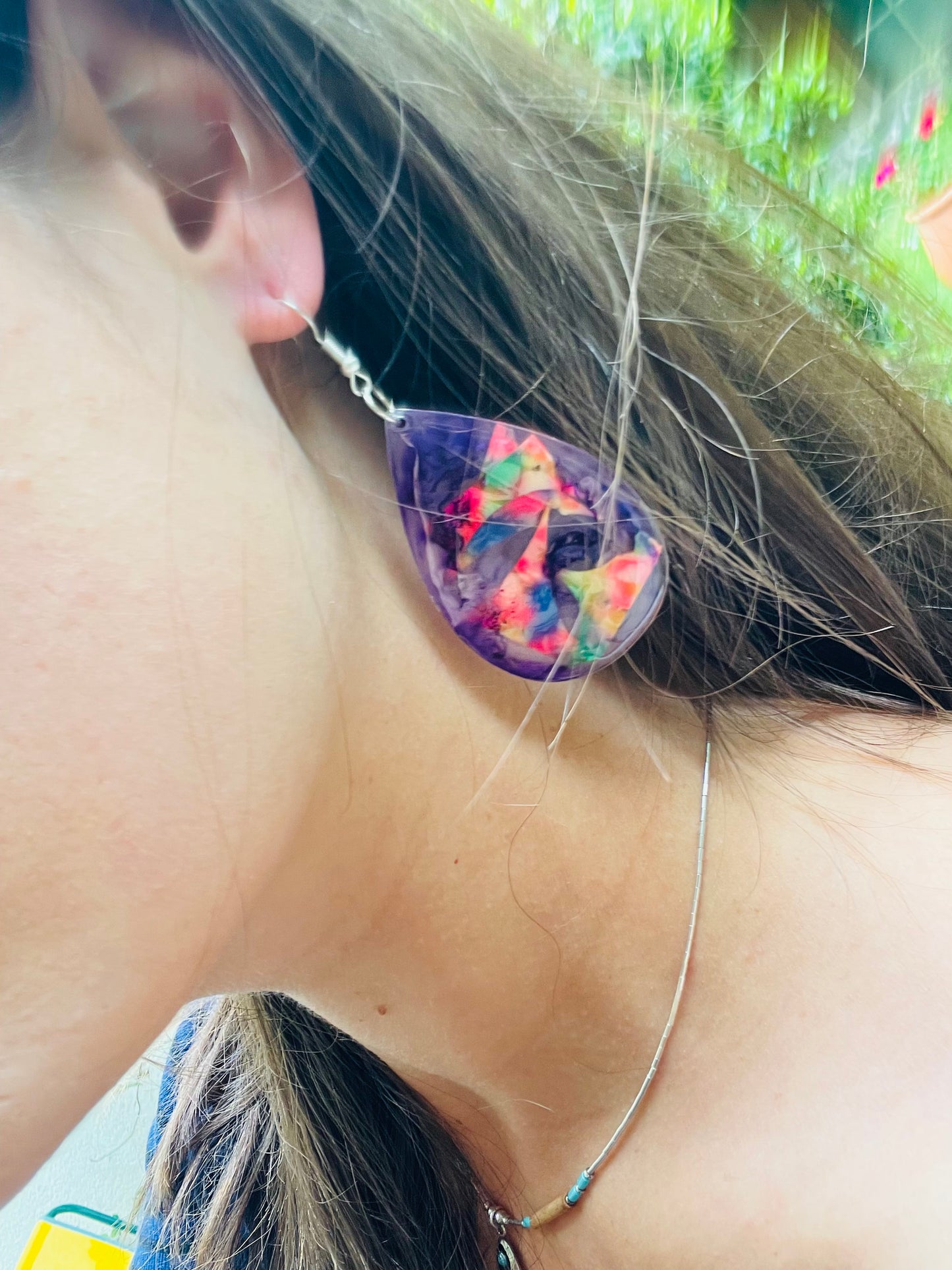 Boucles d’oreilles PERROQUET violette et plastique multicolore 🦜