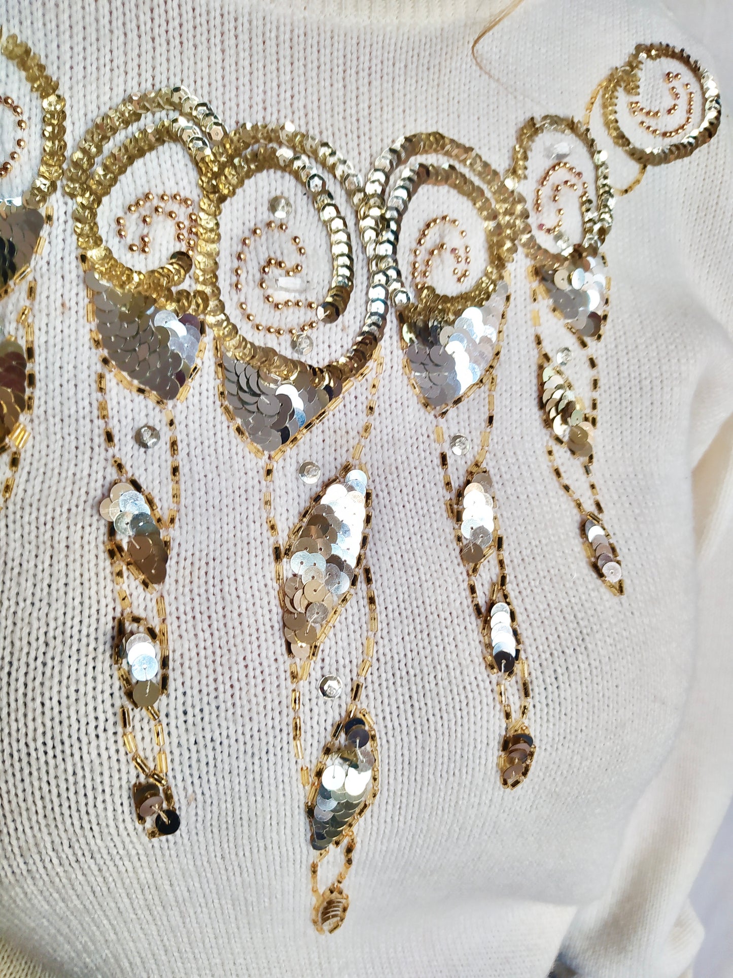 Pull blanc perles dorés et argentés