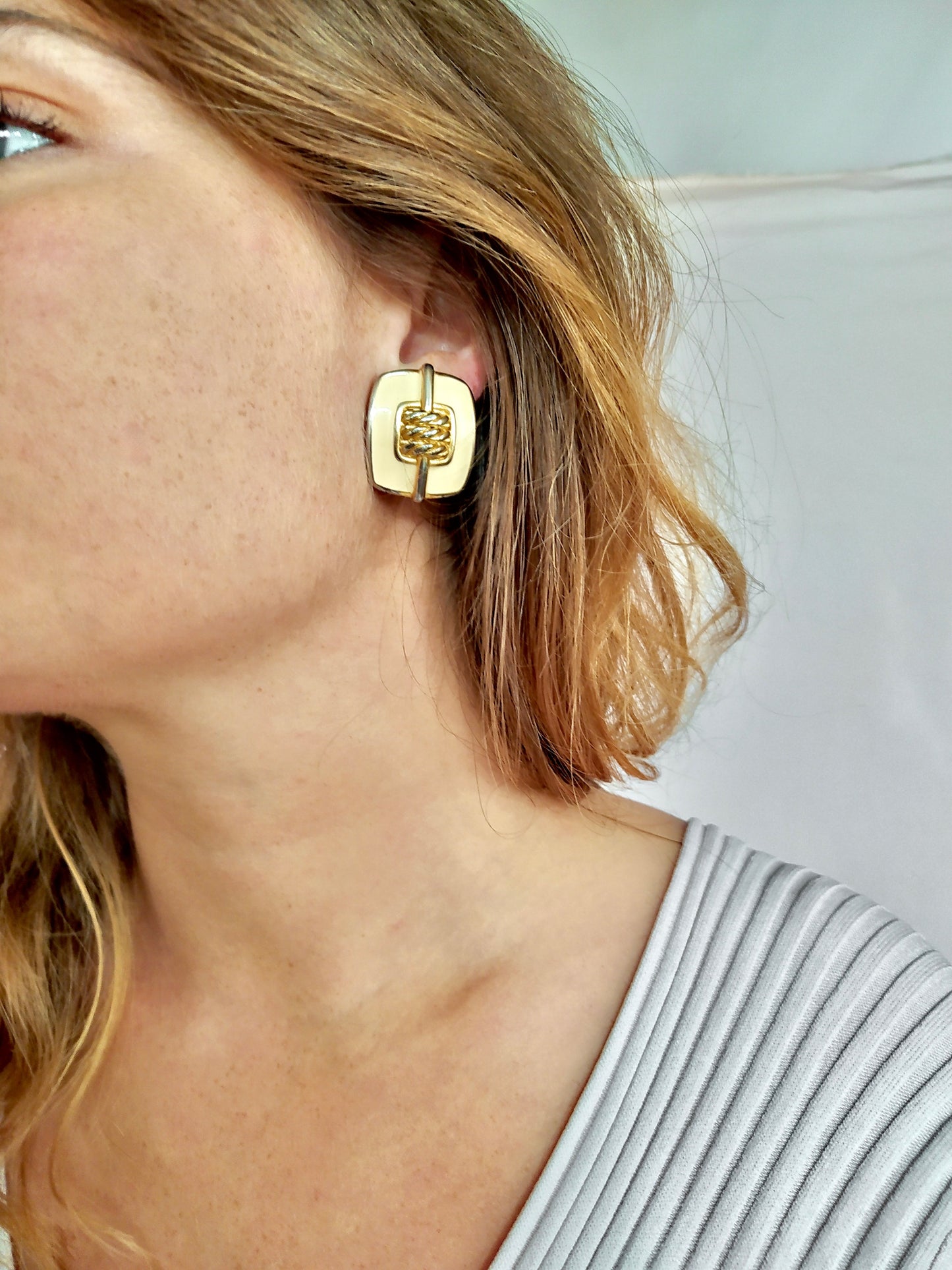 Boucles d'oreilles carrées dorées