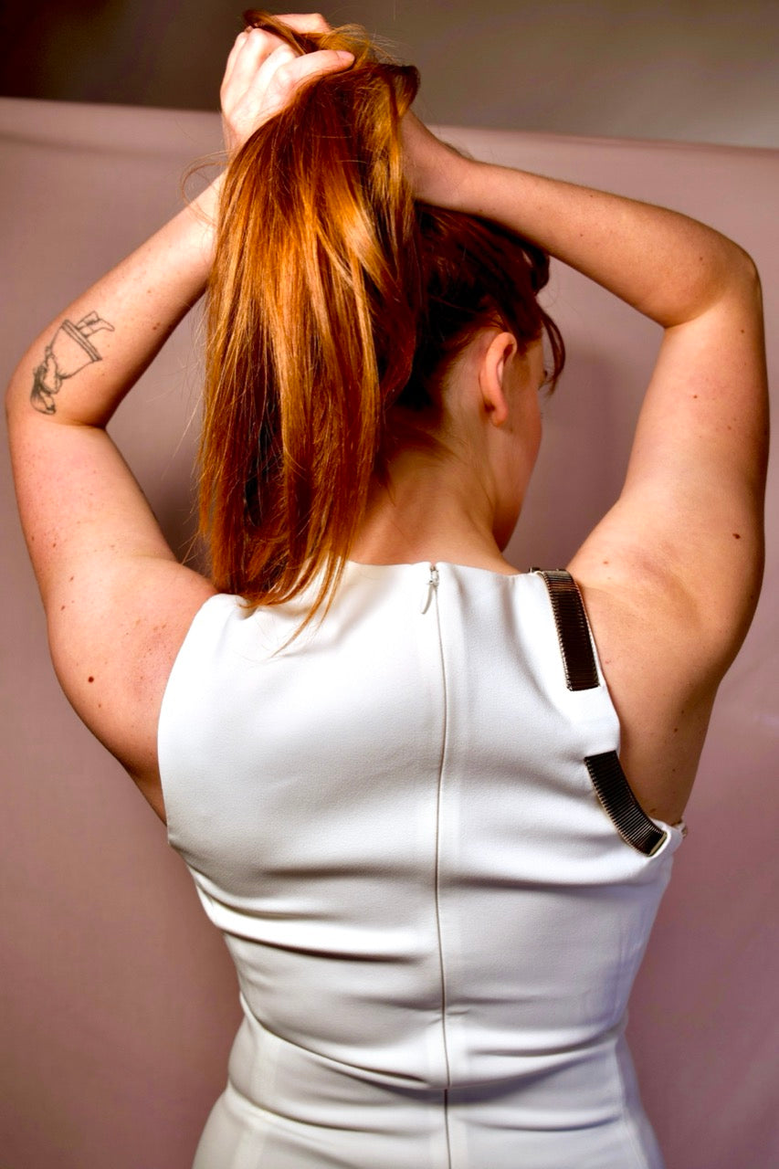 Robe MUGLER marque blanche moulante femme chic sexy confortable occasion pas cher seconde main neuf metal soirée robe occasion fete soiree robe cocktail fashion modeuse classe rock evenement confort