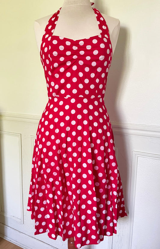 Robe vintage rouge à pois dos nu et noeud coton