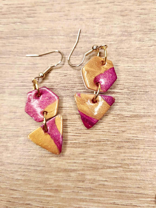 Boucles d'oreilles géométriques roses orangées et dorées