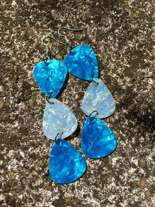 Boucles d’oreilles médiators bleu irisé et blanc nacré 🦋