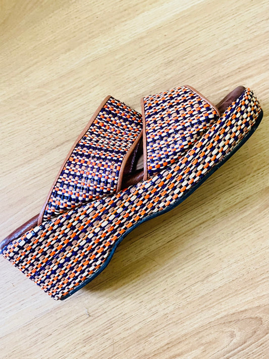 Sandales à talons compensés raphia et cuir Afrique