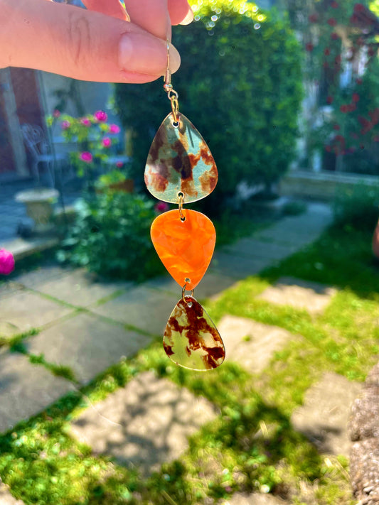 Boucles d’oreilles médiators orange irisé et marbré transparent 🐆