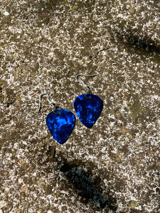 Boucles d’oreilles médiator bleu foncé irisé 💿