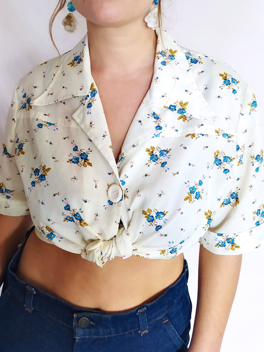 Chemise col pointu petites fleurs bleues