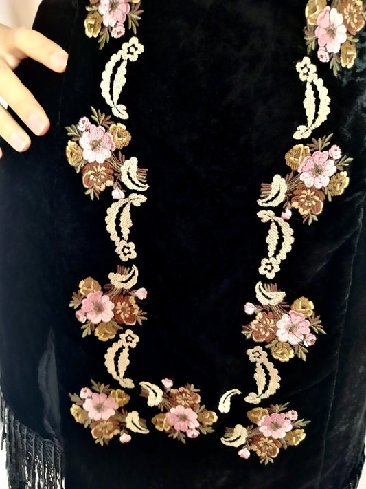 Robe noire rétro en velours et fleurs brodées THE KOOPLES