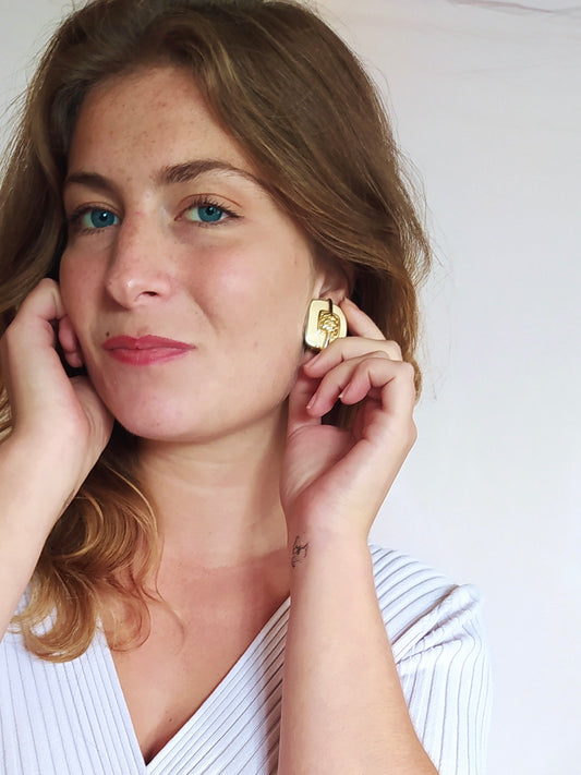Boucles d'oreilles carrées dorées